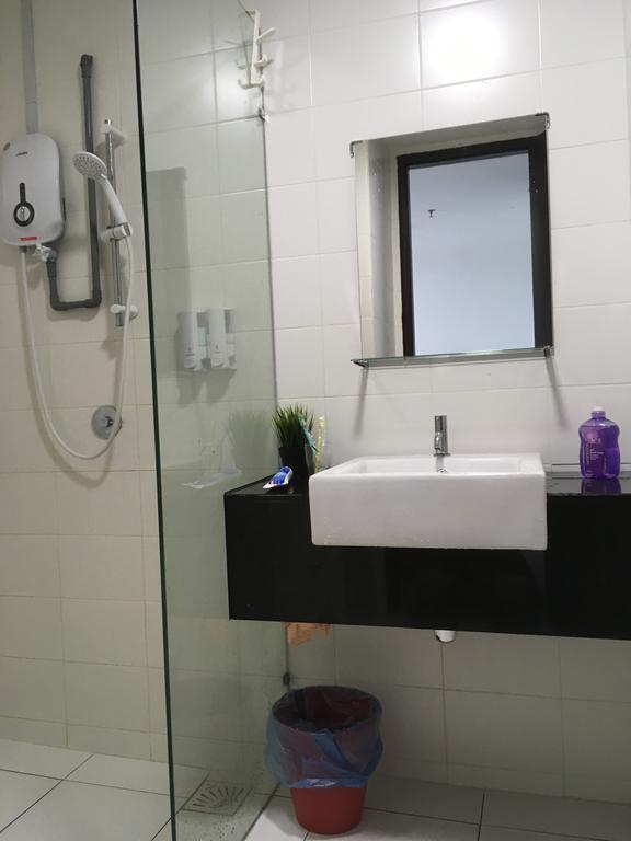 Warm Stay At Trefoil Setia Alam Exterior foto